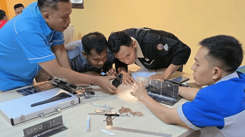 PROGRAM PENGEMBANGAN KOMPETENSI VOKASI BERBASIS TEKNOLOGI DAN ARTIFICIAL INTELLIGENCE UNTUK MASA DEPAN INDUSTRI